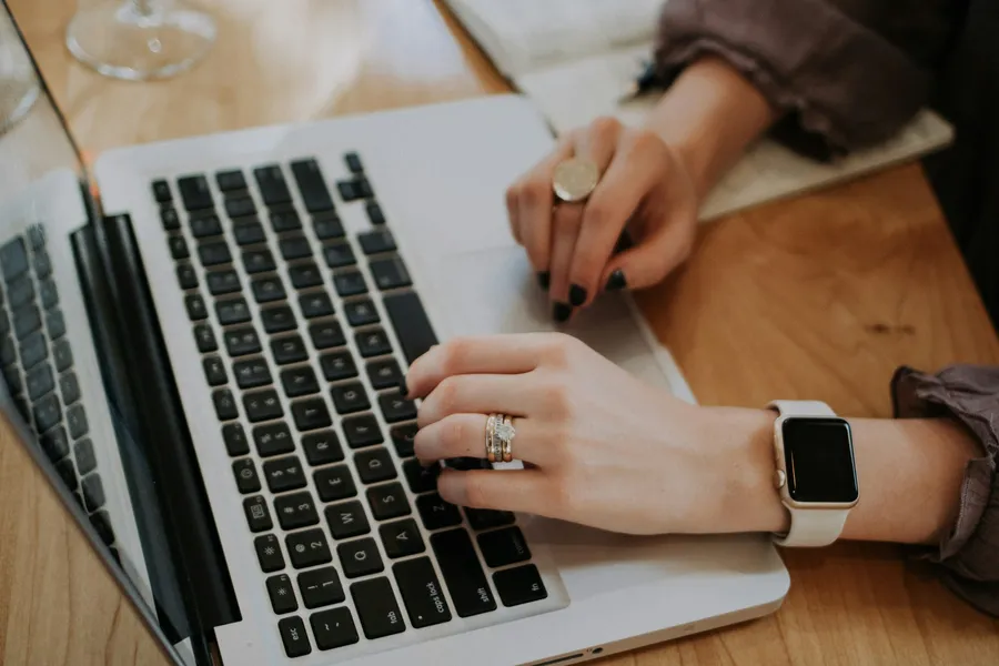 Erster Kontakt per E-Mail oder Kontaktformular
