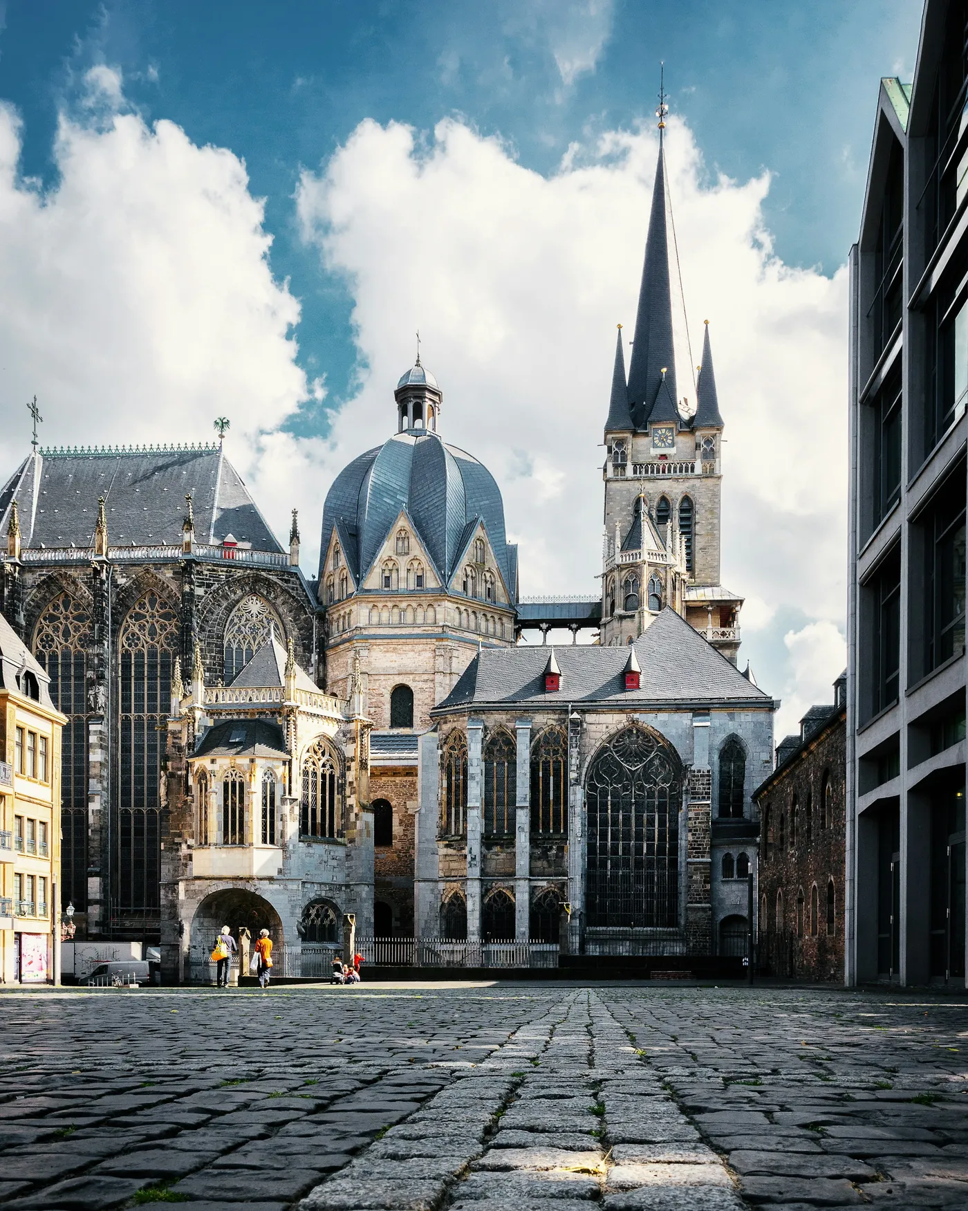 Aachener Dom an einem sonnigen Tag